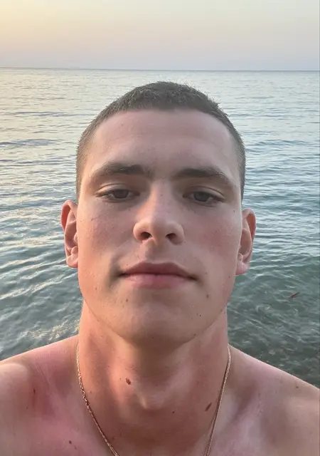 Вадим из Санкт-Петербурга, мне 21, познакомлюсь для приятного времяпровождения