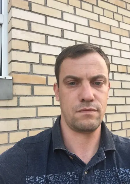 Я Максим, 39, из Гатчины, ищу знакомства на одну ночь