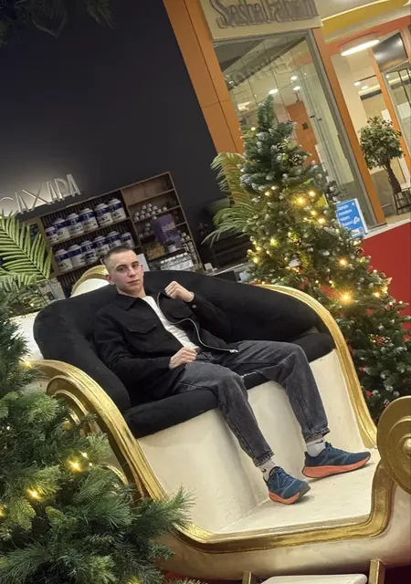 Артём из Екатеринбурга, ищу на сайте постоянные отношения