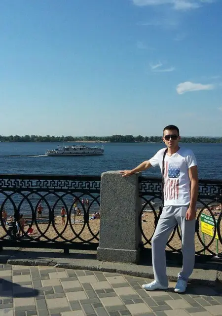 Я Макс, 44, из Ейска, ищу знакомства без обязательств