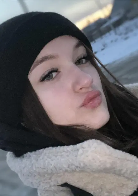 Я Арина, 23, знакомлюсь без обязательств в Волгограде