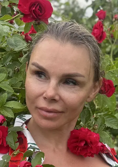 Я Lili, 42, знакомлюсь для открытые отношения в Санкт-Петербурге