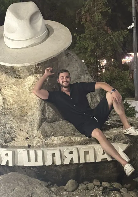 Илья из Краснодара, ищу на сайте знакомства на одну ночь