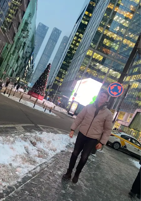 Я Илья, 33, из Воронежа, ищу знакомства без обязательств