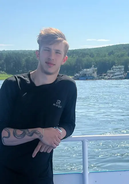 Я Кирюшка, 19, из Новосибирска, ищу знакомства на одну ночь