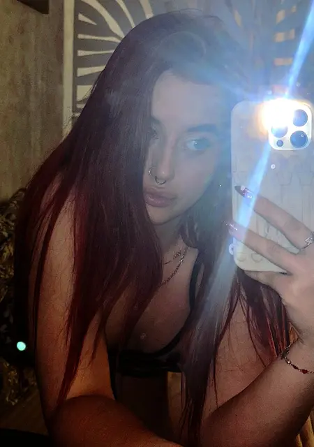 Я Катюша, 22, из Новосибирска, ищу знакомства без обязательств