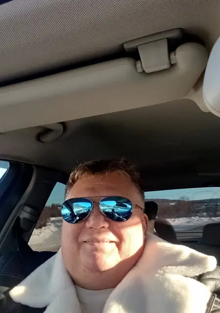 Михаил из Мурманска, ищу на сайте знакомства без обязательств