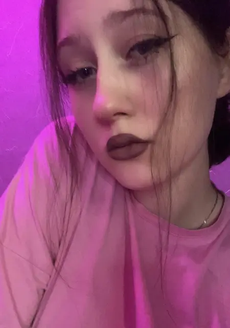 Я Вика, 25, из Уфы, ищу знакомство для открытые отношения