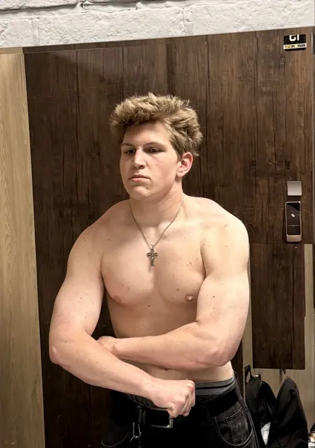 Я Сергей, 18, из Ставрополя, ищу знакомство для постоянных отношений