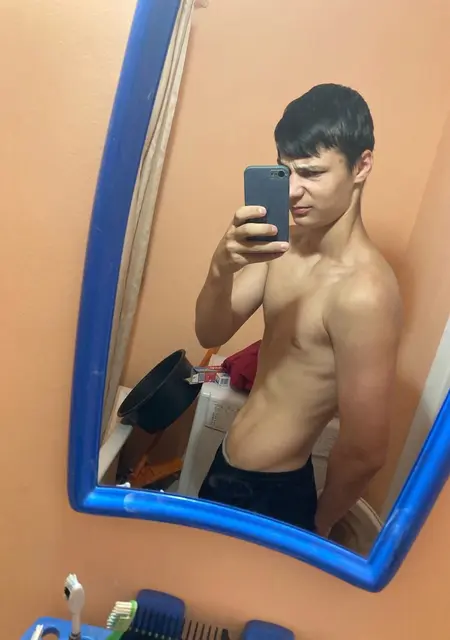 Я Александр, 21, знакомлюсь на одну ночь в Лиде