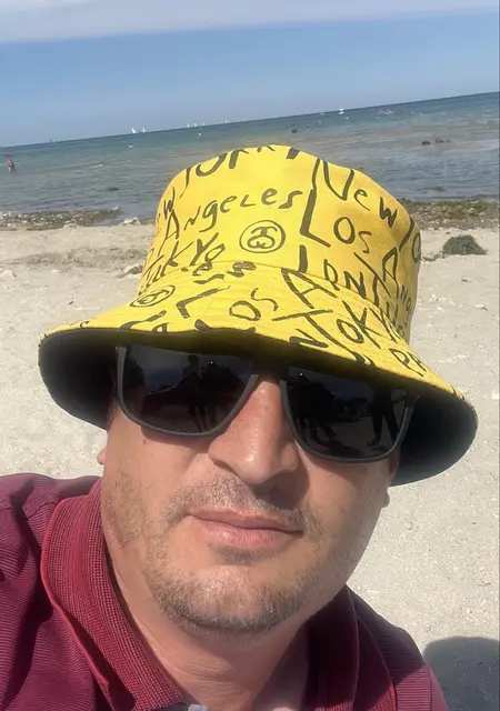 Я Макс, 40, из Симферополя, ищу знакомства без обязательств