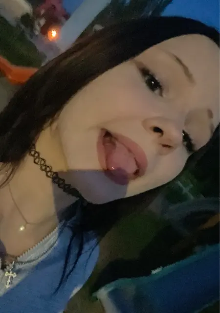 Я Милена, 18, из Омска, ищу знакомство для вирта