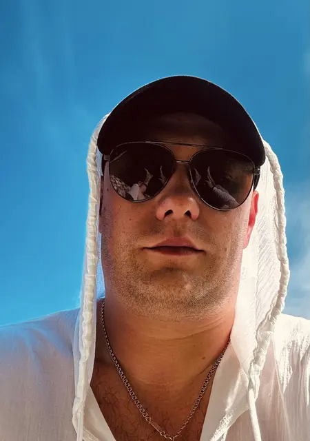 Я Александр, 33, знакомлюсь для общения в Москве