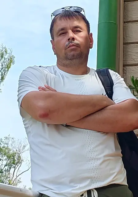 Я Саня, 44, знакомлюсь для открытые отношения в Москве