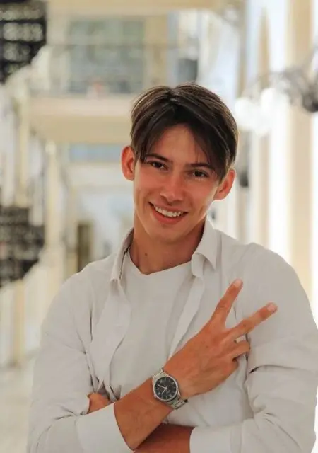 Я Алекс, 21, из Санкт-Петербурга, ищу знакомство для общения