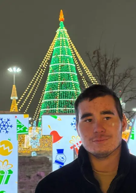 Я Максим, 19, знакомлюсь на одну ночь в Набережных Челнах