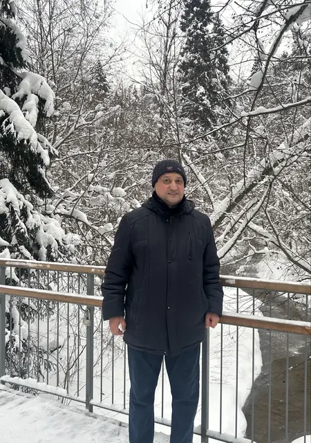 Я Гуфрон, 51, знакомлюсь для совместных путешествий в Москве