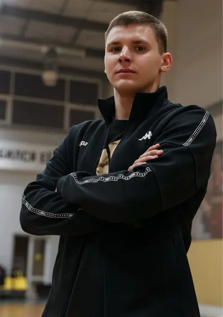 Я Максим, 21, из Воронежа, ищу знакомства без обязательств