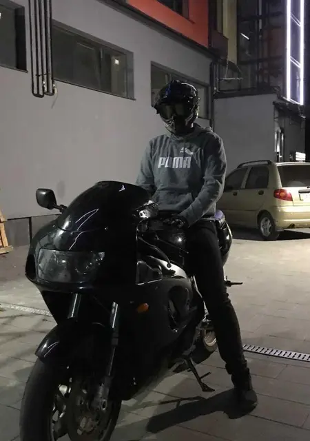 Я Юра, 25 років, знайомлюсь на одну ніч у Мукачево