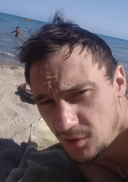 Я Виталий, 34, знакомлюсь на одну ночь в Ленинградской