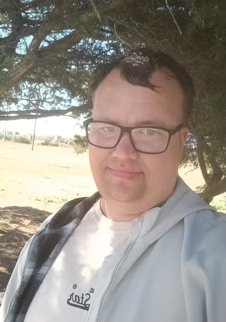 Петя з Генічеськ, шукаю на сайті знайомства без зобов'язань