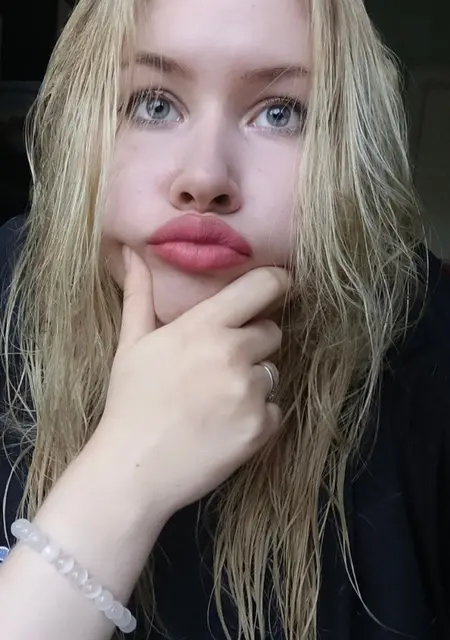 Я Виктория, 22, знакомлюсь для вирта в Москве