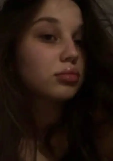 Я Алина, 21, из Уссурийска, ищу знакомство для вирта