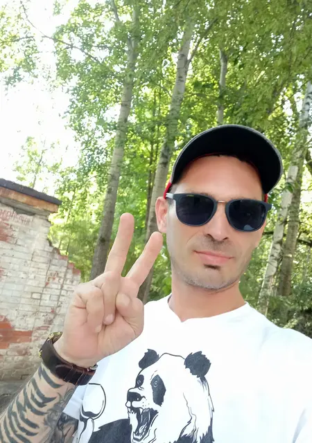 Я Дмитрий, 45, из Ижевска, ищу знакомства на одну ночь