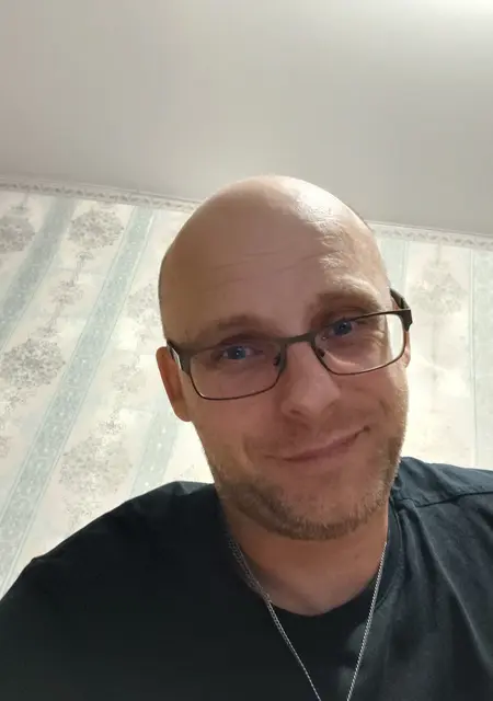 Антон из Мурманска, ищу на сайте знакомства на одну ночь