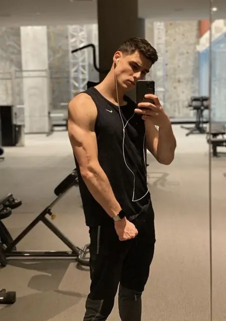 Я Alex, 29, из Брянска, ищу знакомства без обязательств