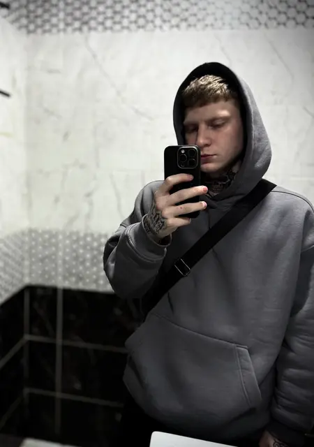 Я Андрей, 19, из Москвы, ищу знакомство для постоянных отношений