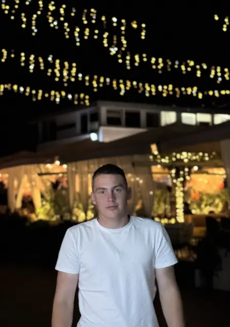 Я Александр, 20, знакомлюсь для вирта в Костроме