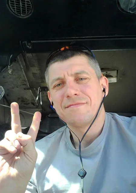 Александр из Сланцев, мне 43, познакомлюсь для дружбы