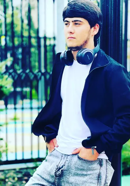 Хабибов из Нахабина, мне 22, познакомлюсь на одну ночь