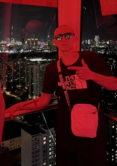 Максим из Москвы, мне 20, познакомлюсь на одну ночь