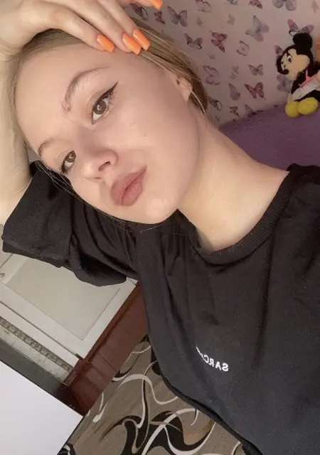 Я Aleksandra, 19, из Новороссийска, ищу знакомство для вирта