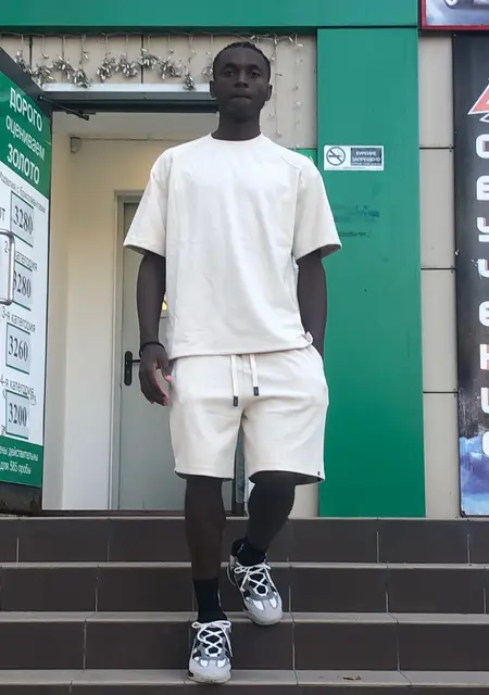 Я Julien Favre, 27, знакомлюсь на одну ночь в Брянске