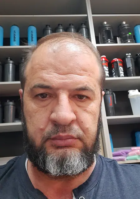 Александр из Курска, мне 50, познакомлюсь для приятного времяпровождения