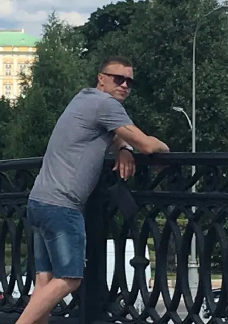 Я Сергей, 40, из Воронежа, ищу знакомство для дружбы