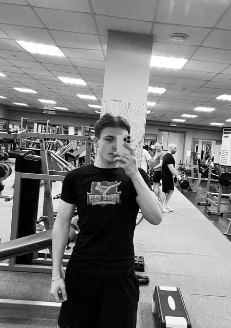 Руслан из Тамбова, ищу на сайте знакомства на одну ночь