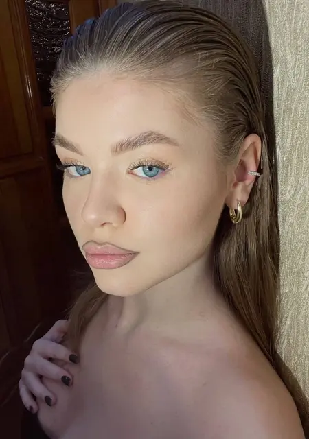 Я Кристина, 25, знакомлюсь без обязательств в Томске