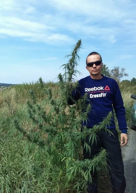 Я Андрей, 40, из Ленинска-Кузнецкого, ищу знакомства без обязательств