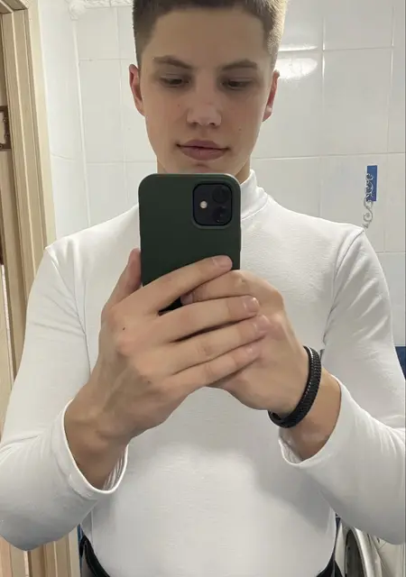 Дмитрий из Нижнего Новгорода, мне 19, познакомлюсь на одну ночь