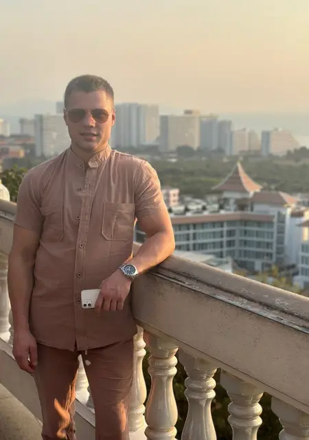 Я Денис, 31, знакомлюсь на одну ночь в Великих Луках