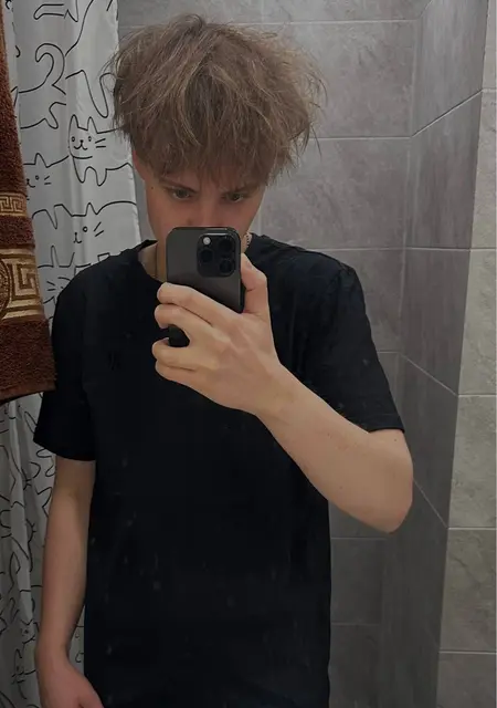 Я Андрей, 19, из Барнаула, ищу знакомство для постоянных отношений