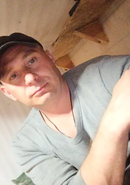 Я Анатолий, 34, знакомлюсь на одну ночь в Строителе