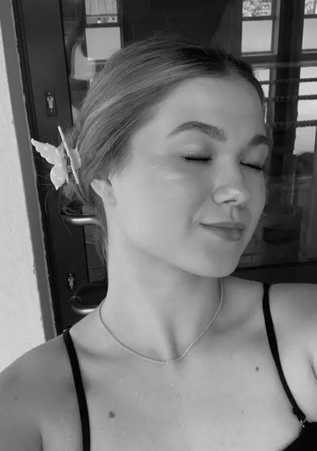 Я Марина, 25, из Санкт-Петербурга, ищу знакомство для вирта