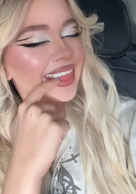 Кристи из Нового Уренгоя, мне 25, познакомлюсь без обязательств