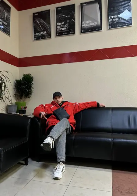 Я Дима, 20, из Екатеринбурга, ищу знакомства без обязательств