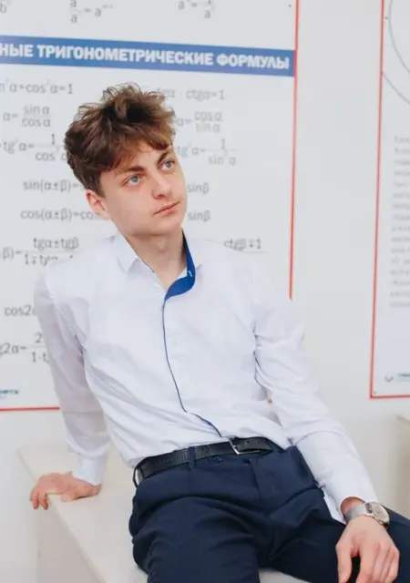 Роман из Арсеньева, мне 19, познакомлюсь на одну ночь